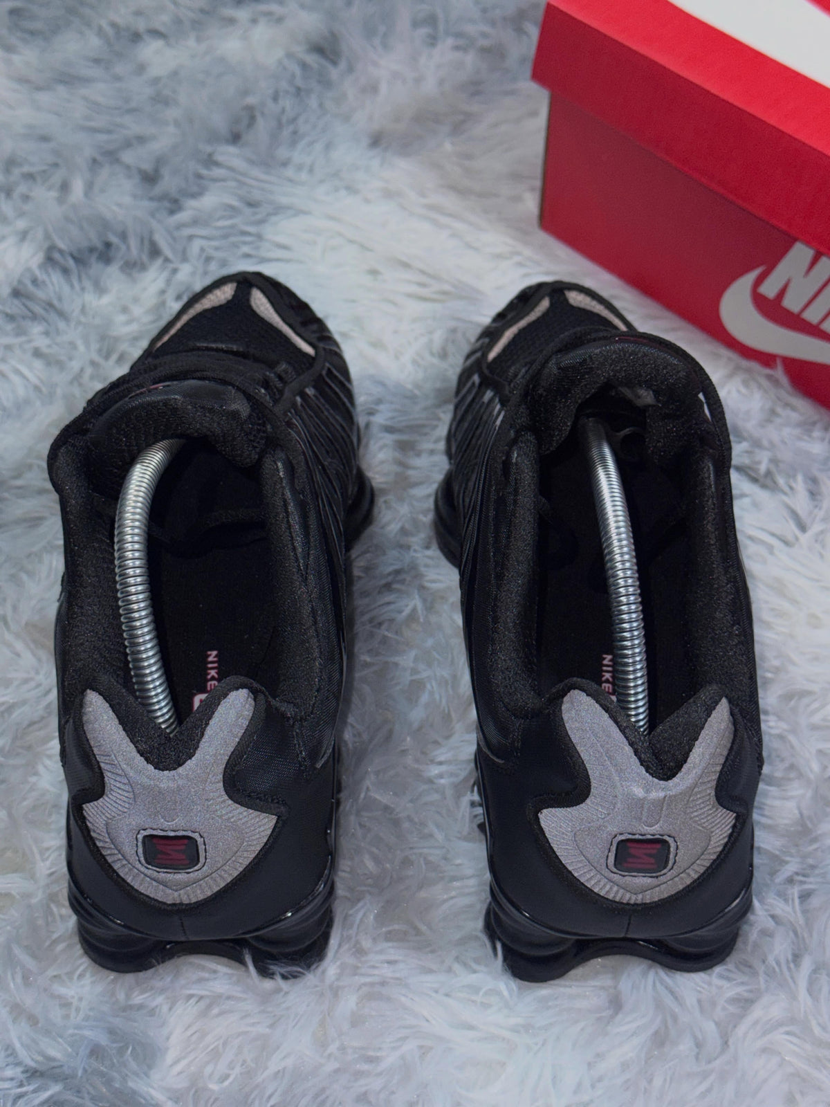SHOX Triple Black