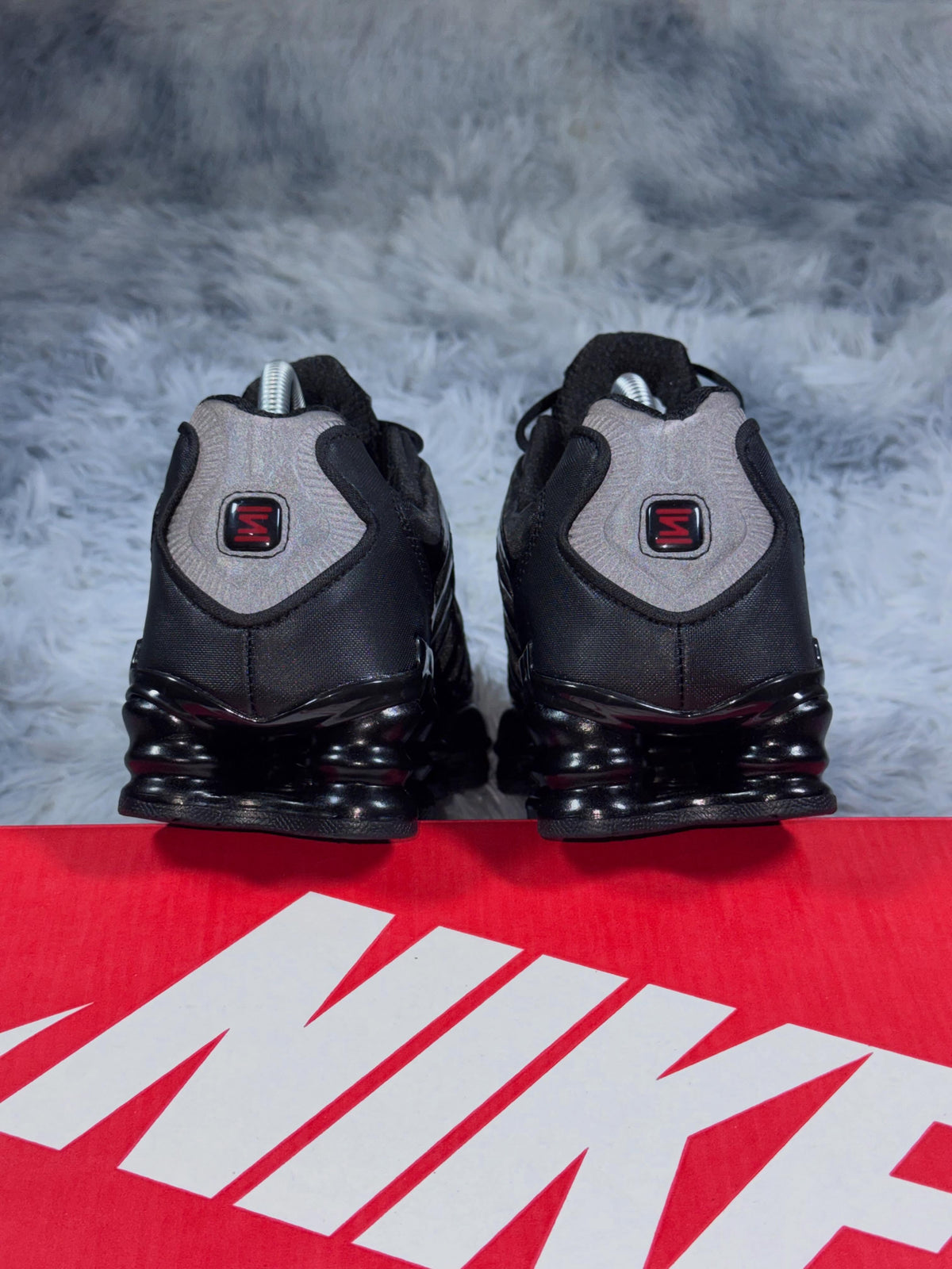 SHOX Triple Black